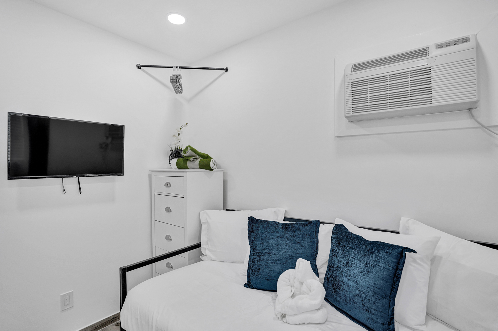 Hollywood Condo 978797