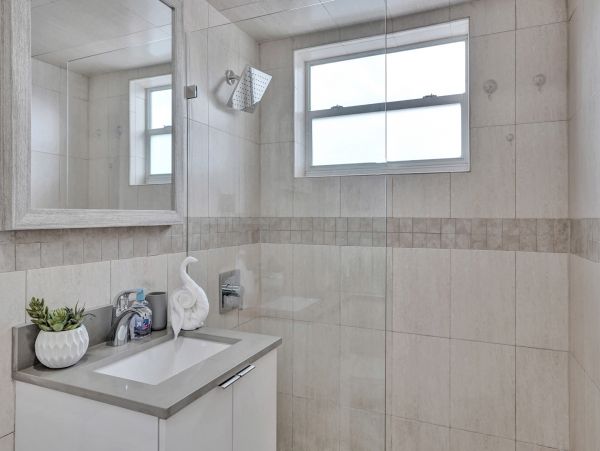 Hollywood Condo 978797
