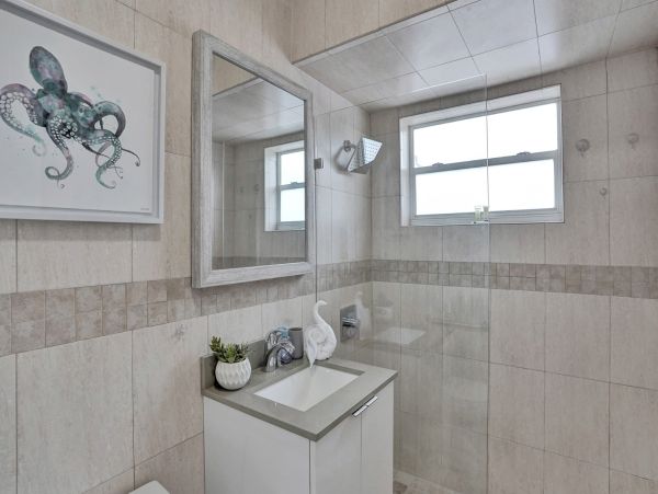 Hollywood Condo 978797