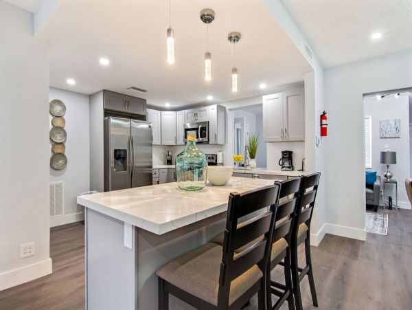 Hollywood Home 978798