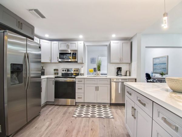 Hollywood Home 978798