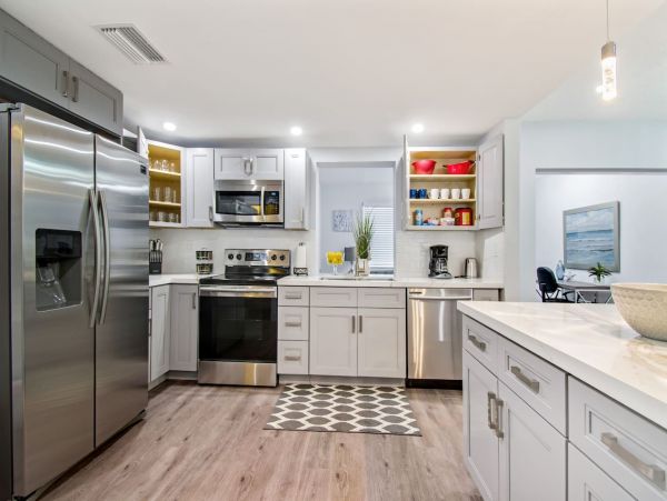 Hollywood Home 978798