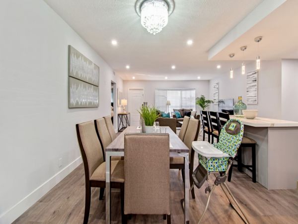 Hollywood Home 978798