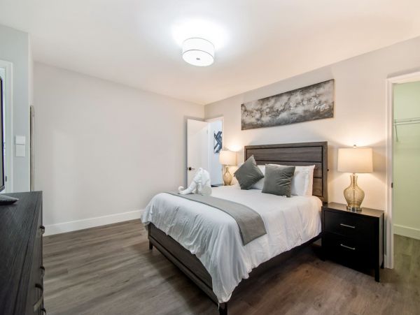 Hollywood Home 978798