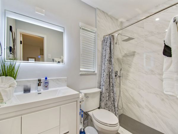 Hollywood Home 978798