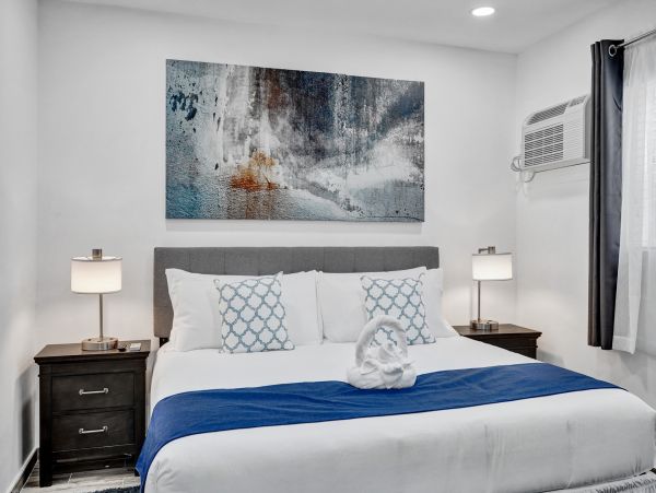 Hollywood Home 978799