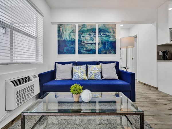 Hollywood Home 978799