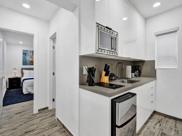 Hollywood Home 978799