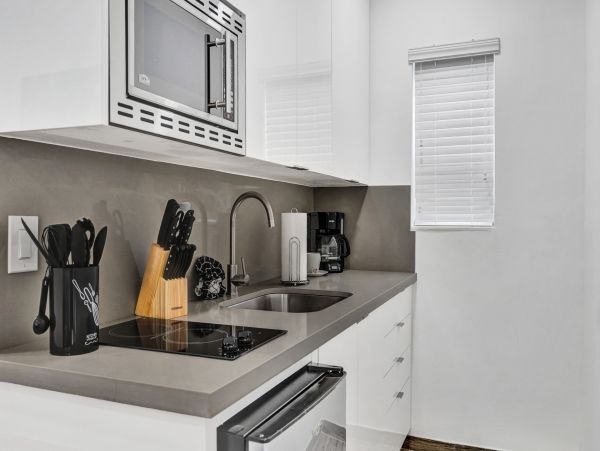 Hollywood Home 978799