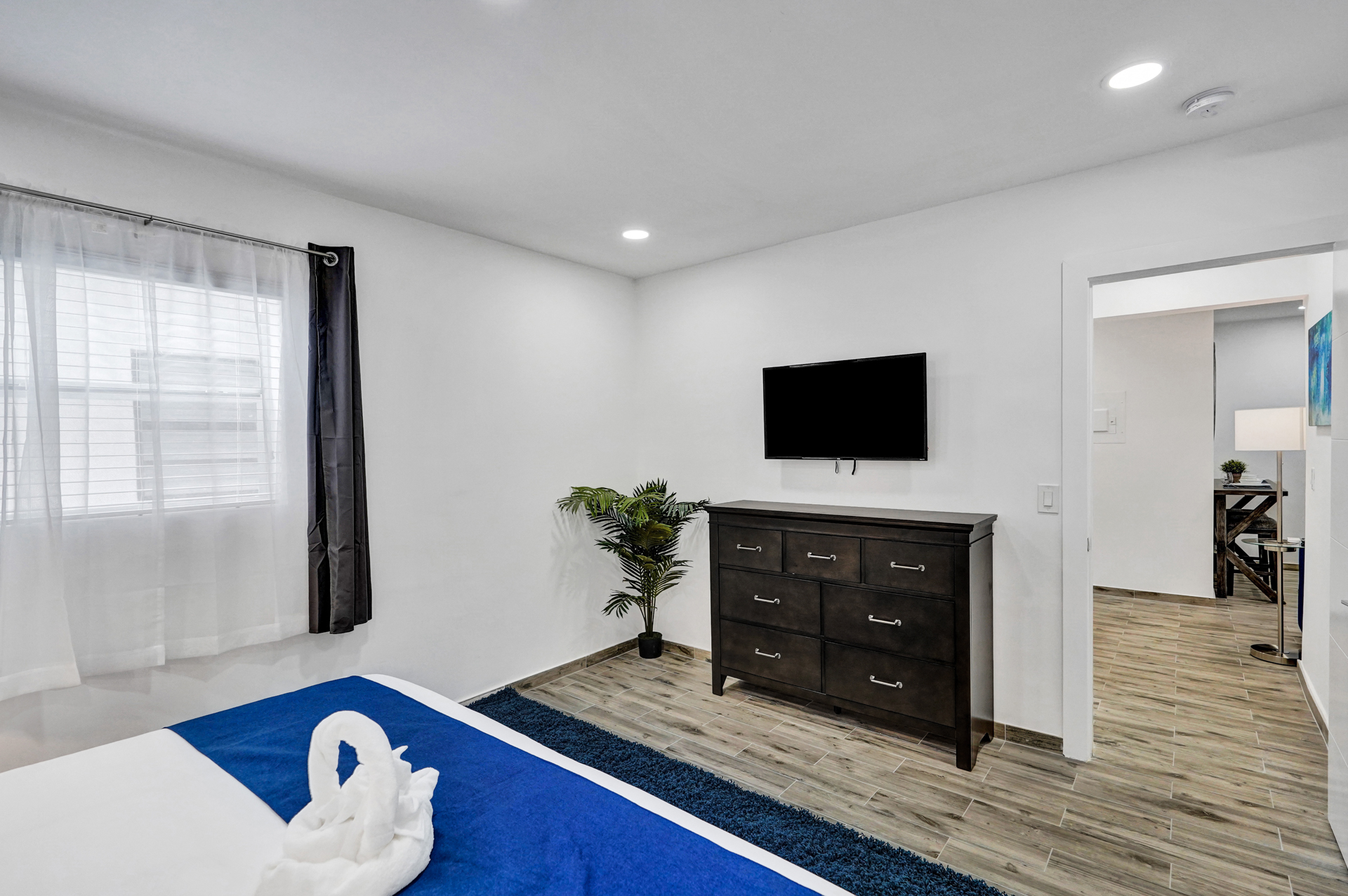 Hollywood Home 978799