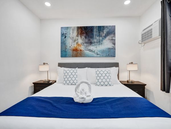 Hollywood Home 978799
