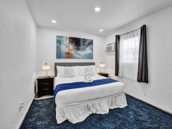 Hollywood Home 978799