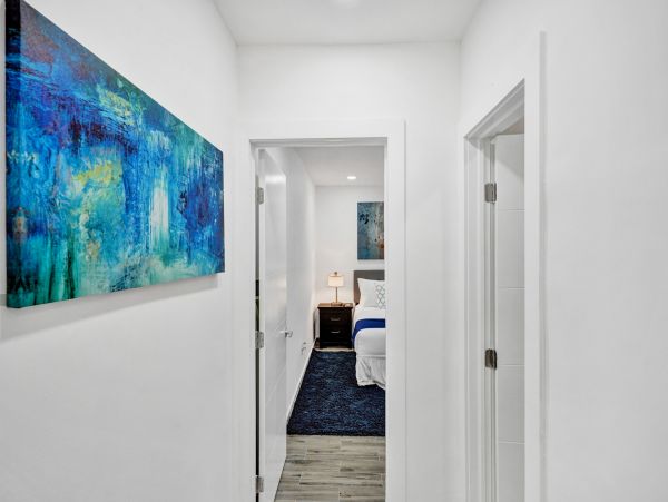 Hollywood Home 978799
