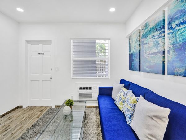 Hollywood Home 978799