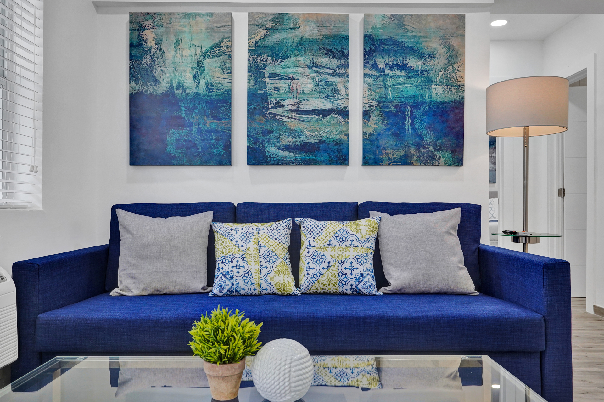 Hollywood Home 978799