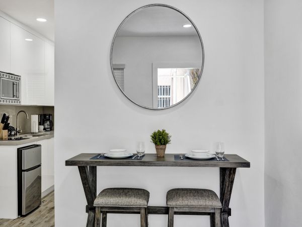 Hollywood Home 978799