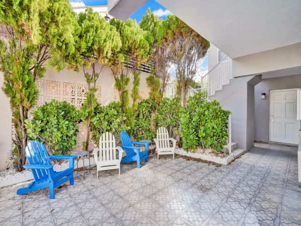 Hollywood Condo 978800