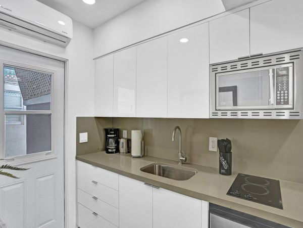 Hollywood Condo 978800