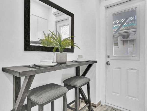 Hollywood Condo 978800