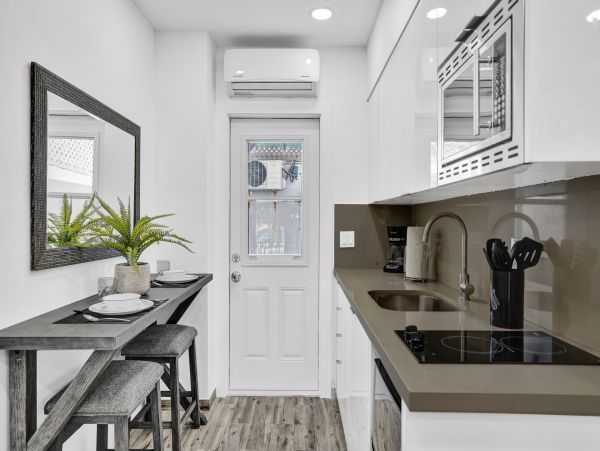Hollywood Condo 978800