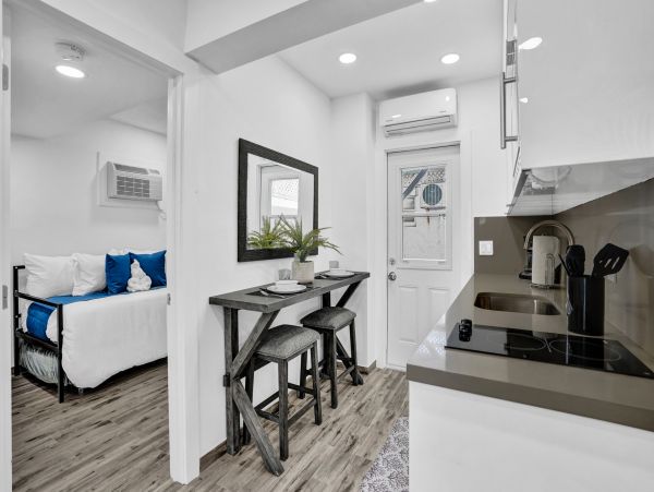 Hollywood Condo 978800