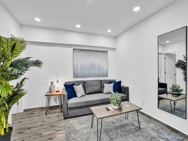 Hollywood Condo 978800