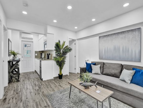 Hollywood Condo 978800