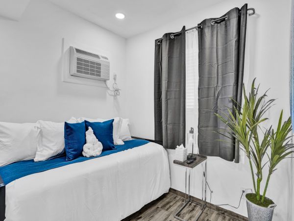 Hollywood Condo 978800