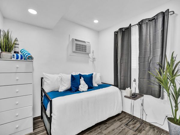 Hollywood Condo 978800