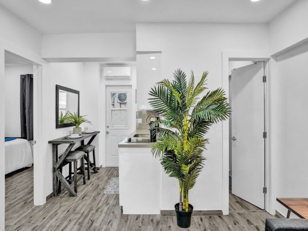 Hollywood Condo 978800