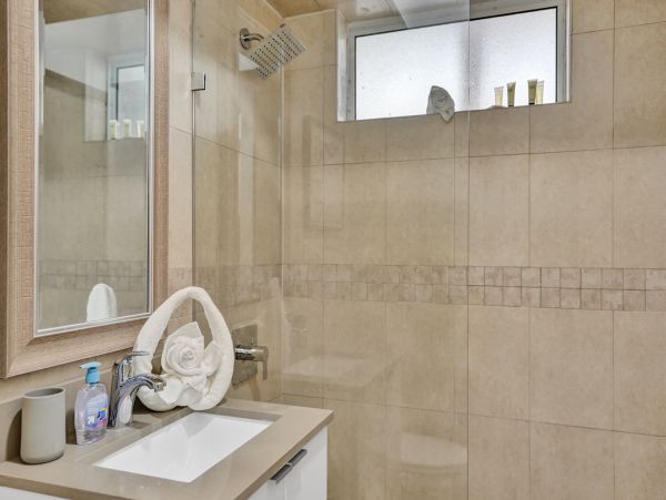 Hollywood Condo 978800