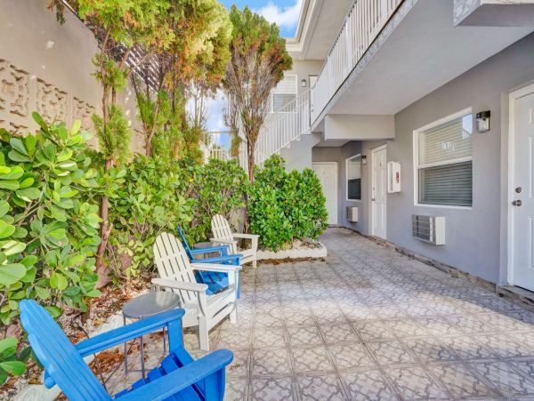 Hollywood Condo 978800
