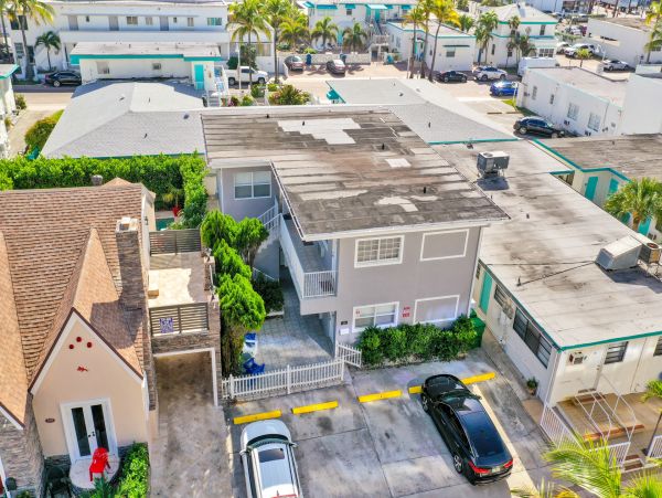 Hollywood Condo 978800