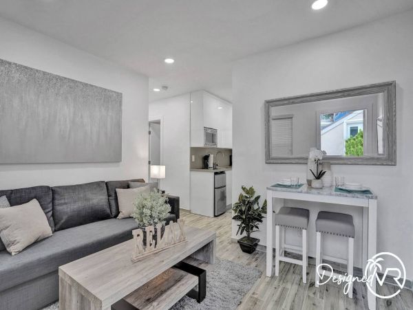 Hollywood Condo 978802