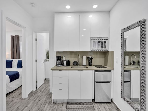 Hollywood Condo 978803