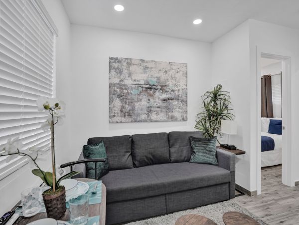 Hollywood Condo 978803
