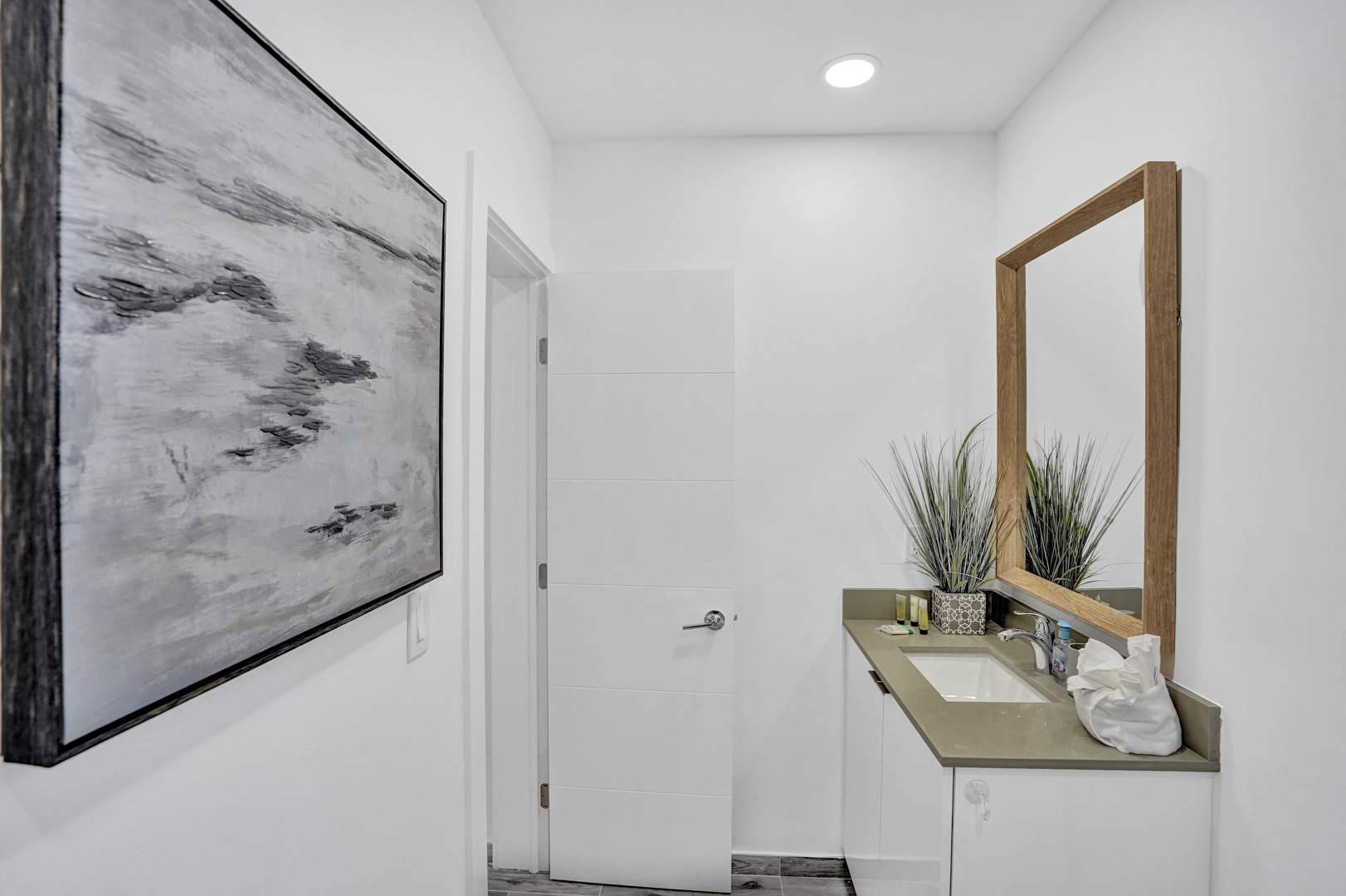 Hollywood Condo 978803