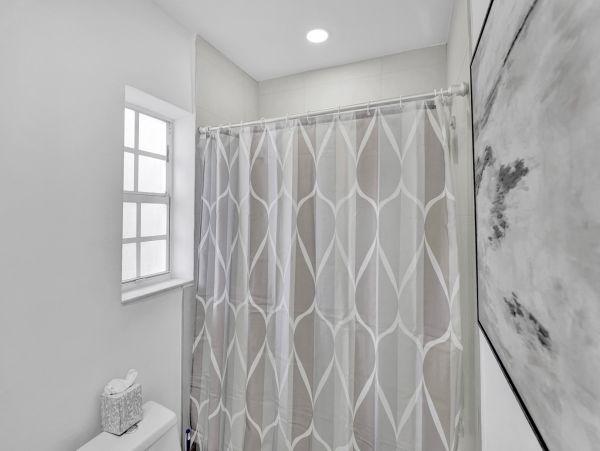 Hollywood Condo 978803