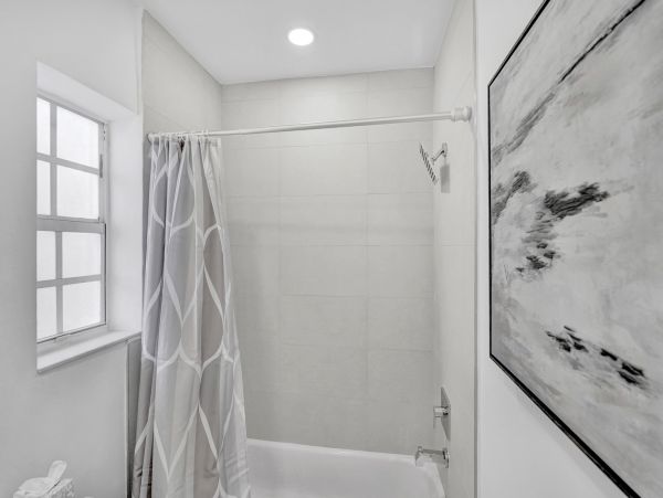 Hollywood Condo 978803