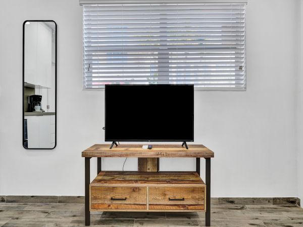 Hollywood Condo 978804
