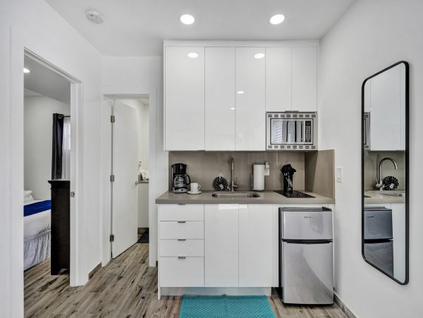 Hollywood Condo 978804