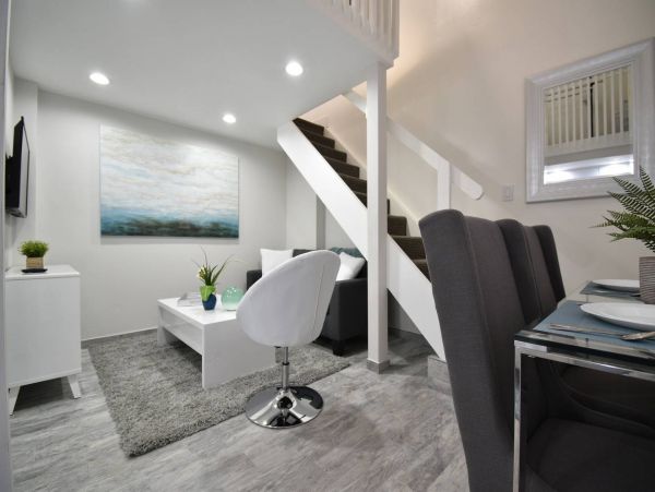 Hollywood Condo 978805