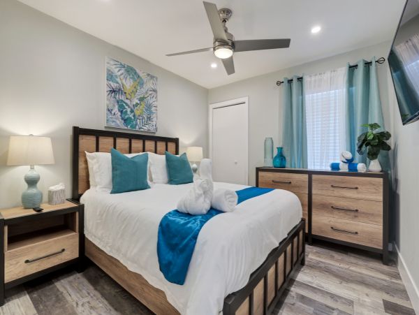 Hollywood Condo 978806