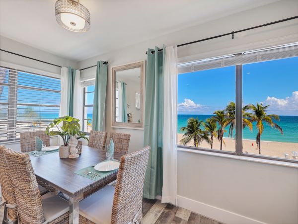 Hollywood Condo 978806
