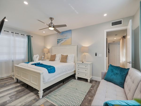 Hollywood Condo 978806