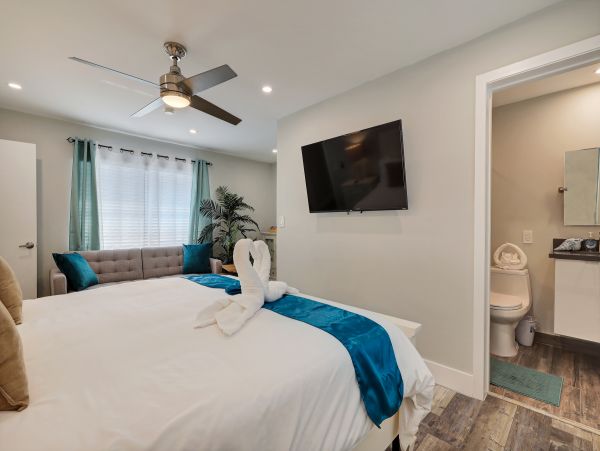 Hollywood Condo 978806