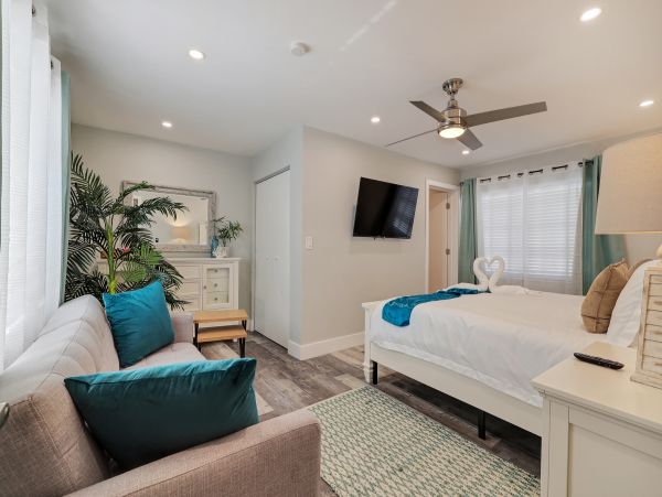 Hollywood Condo 978806
