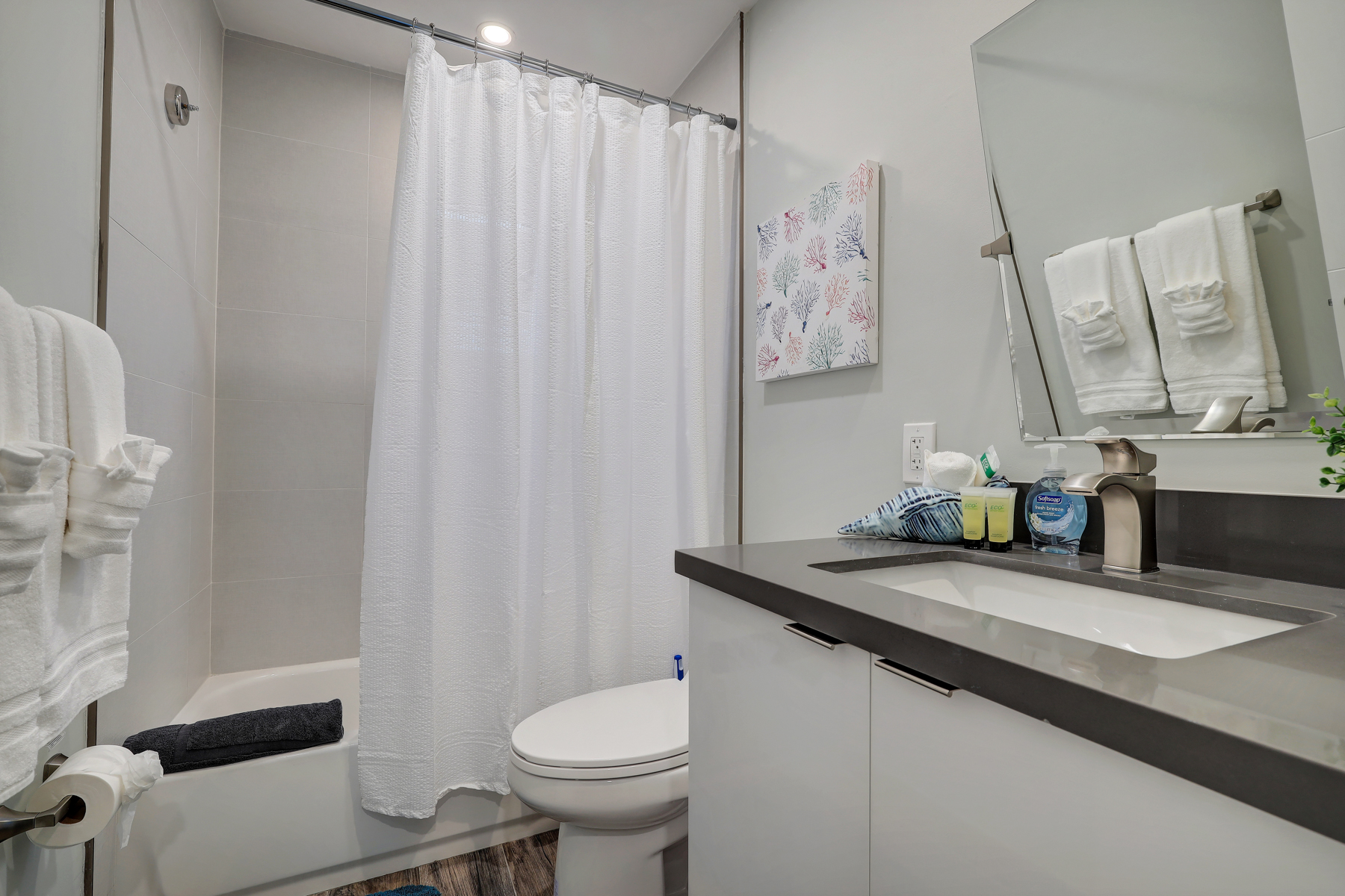 Hollywood Condo 978806