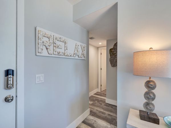 Hollywood Condo 978806