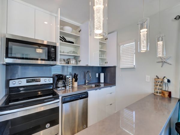 Hollywood Condo 978806
